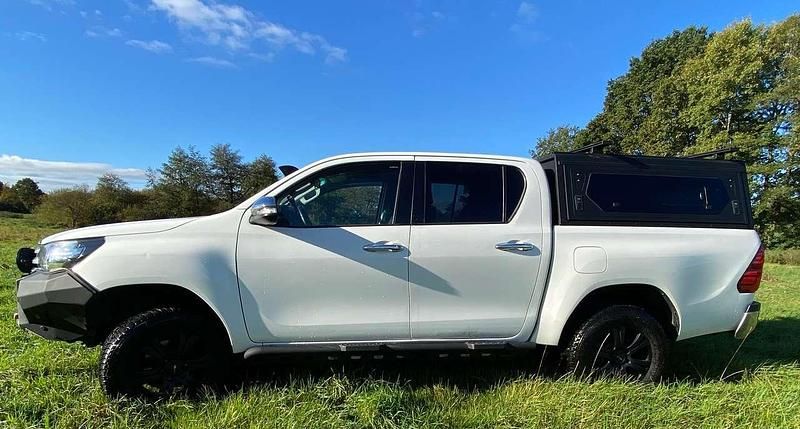 Gebraucht Toyota HiLux 150 PS (110 kW) 2017 Abholung