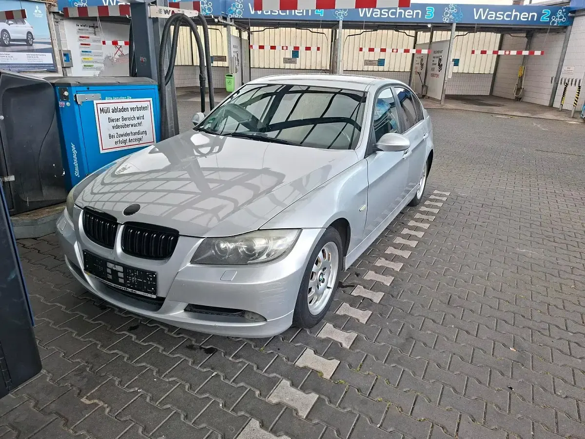 Gebraucht BMW 318 122 PS (89 kW) 2005 Grau Limousine
