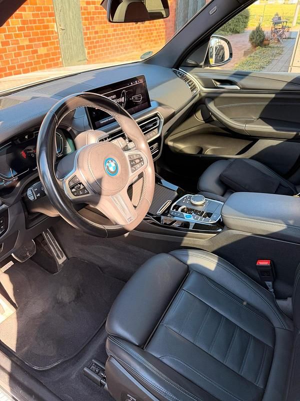 Gebraucht BMW iX3 Shadowline 151 kW (206 PS) 2023 Weiß SUV