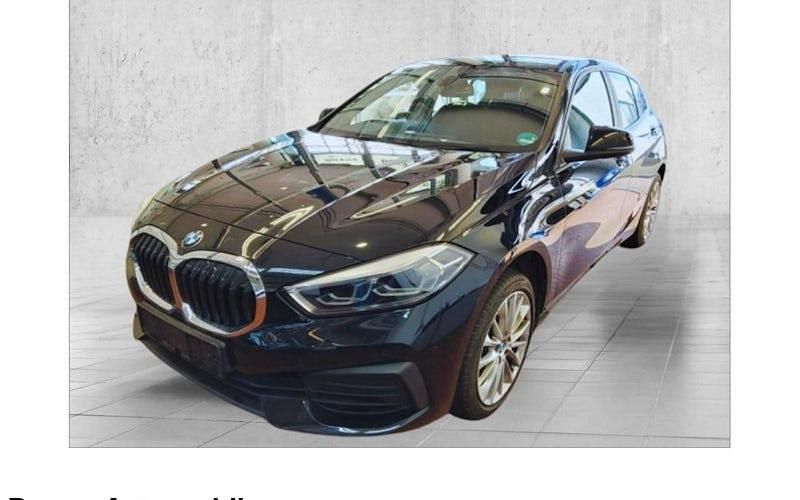 Schwarz Gebraucht 2022 BMW 120 Sport Line Kleinwagen | 20.490 € - Bild 1/4