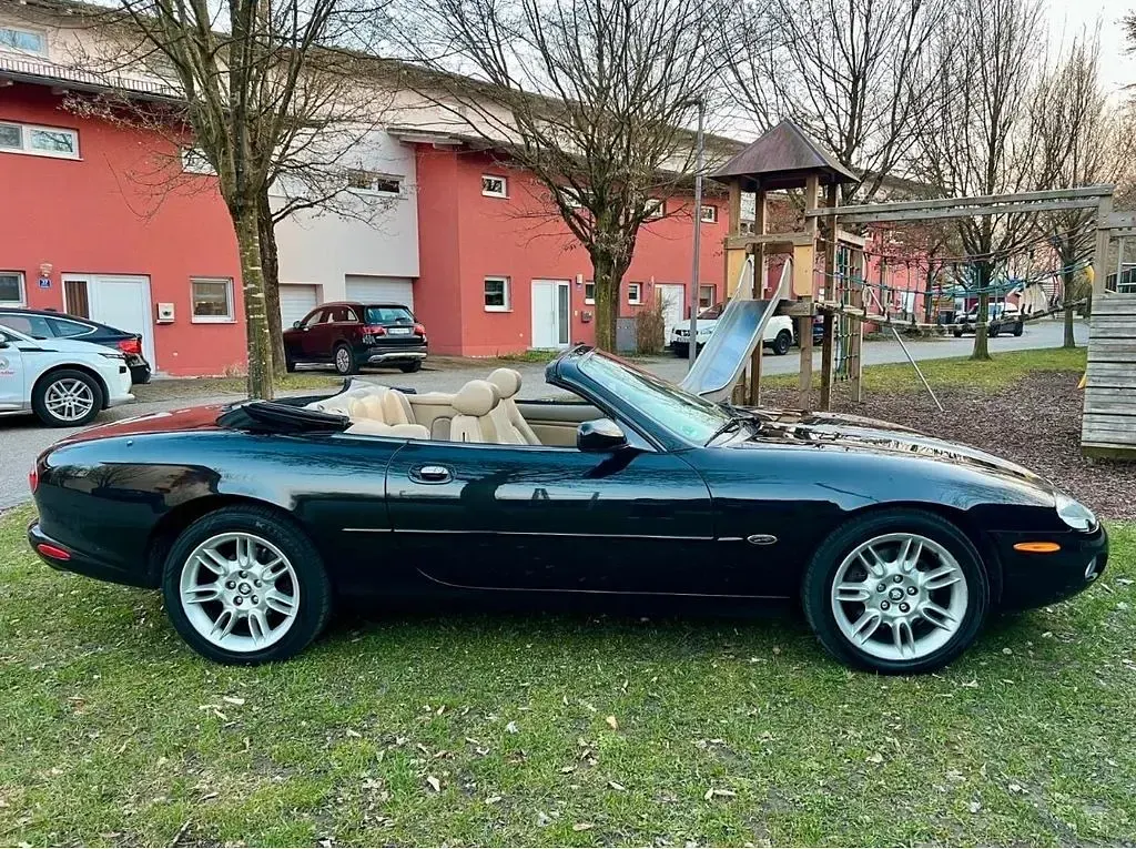 Używany Jaguar XK8 298 KM (219 kW) 2001 Czarny Kabriolet