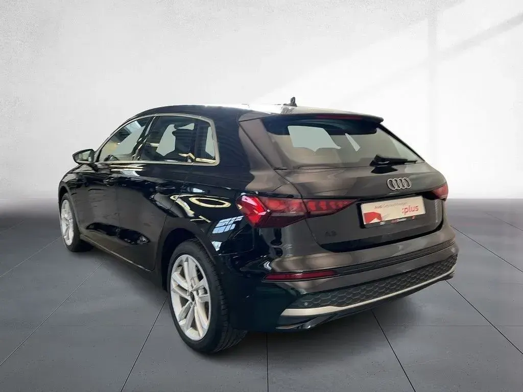 Używany Audi A3 Advanced 116 KM (85 kW) 2024 Czarny Sedan/Limuzyna