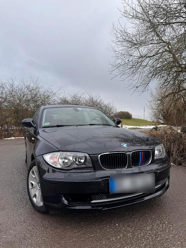 Gebraucht BMW 116 116 PS (85 kW) 2011 Schwarz Kleinwagen