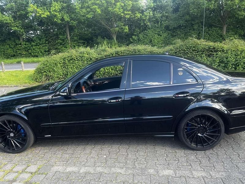 Schwarz Gebraucht 2007 Mercedes E200 Limousine | 4.999 € (Fairer Preis) - Bild 1/4