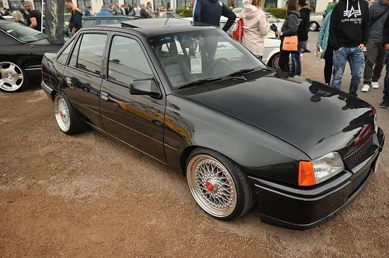 Schwarz Gebraucht 1991 Opel Kadett Limousine | 17.999 € - Bild 1/4