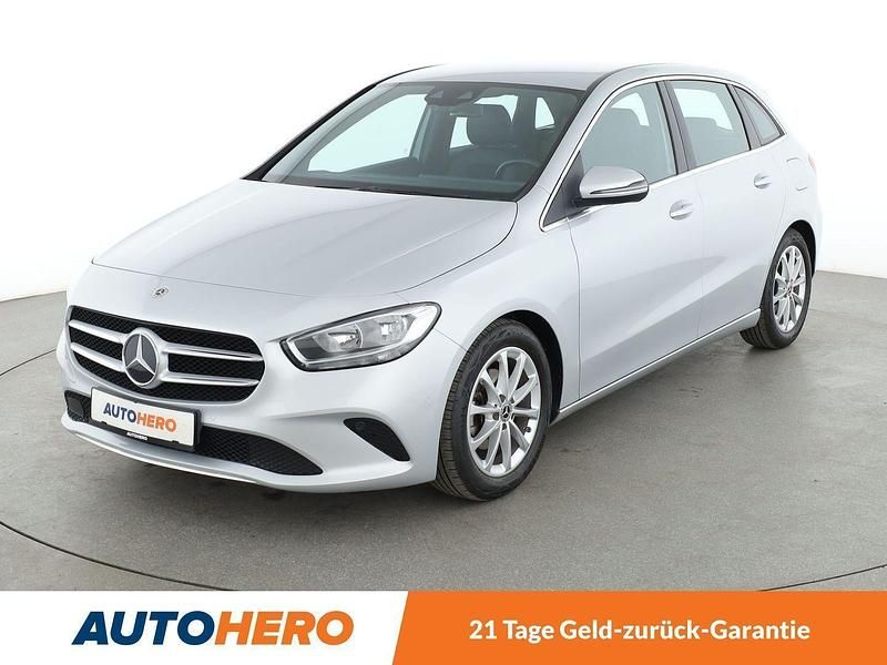 Grau Gebraucht 2021 Mercedes B180 Progressive Van / Kleinbus | 21.540 € (Superpreis) - Bild 1/3