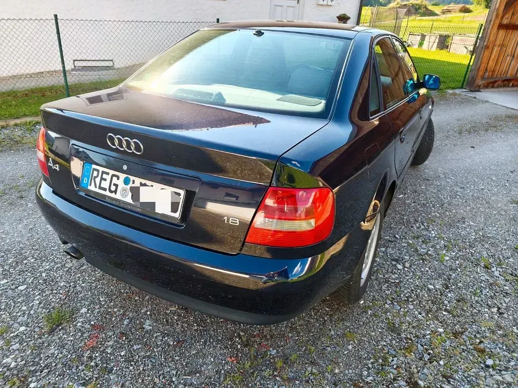 Gebraucht Audi A4 Basis 125 PS (91 kW) 1999 Blau Limousine