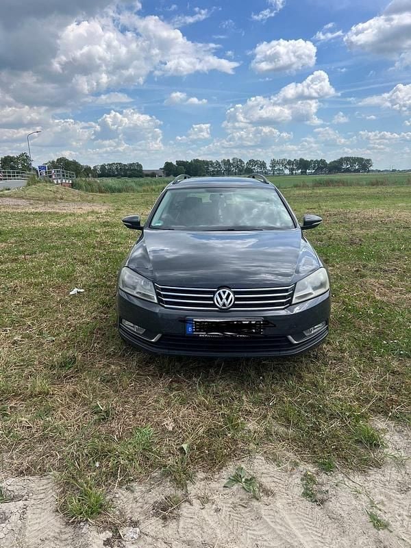 Usata VW Passat 140 CV (102 kW) 2012 Grigio Station wagon