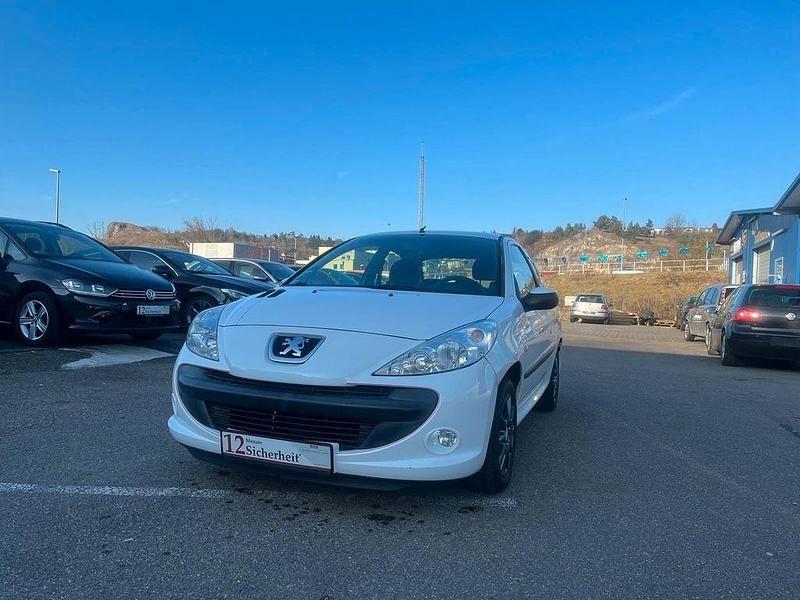 Gebraucht Peugeot 206+ Basis 60 PS (44 kW) 2010 Weiß Kleinwagen