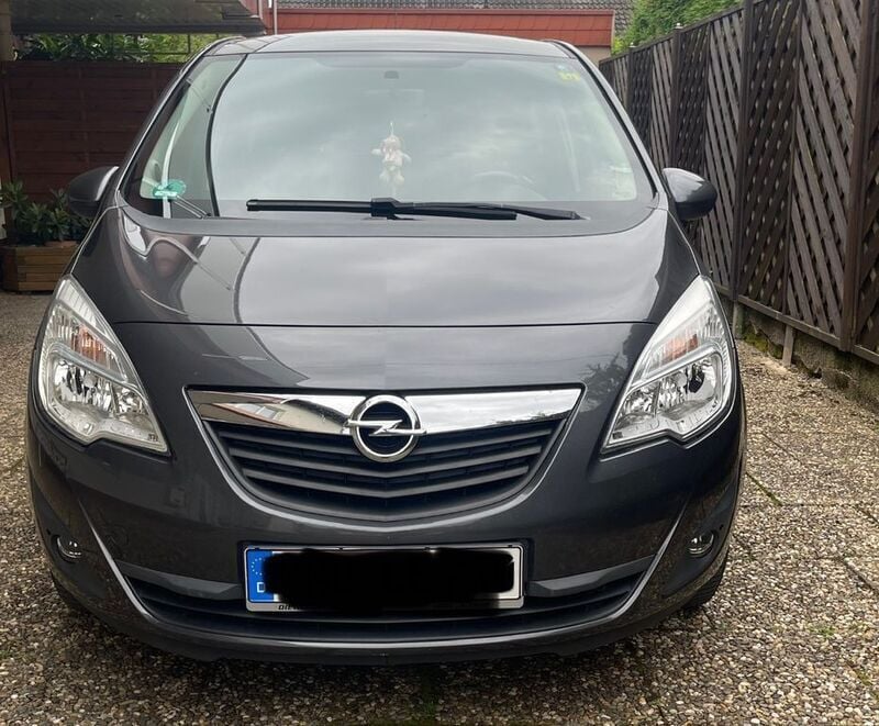 Grau Gebraucht 2011 Opel Meriva Design Edition Van / Kleinbus | 4.999 € (Fairer Preis) - Bild 1/4