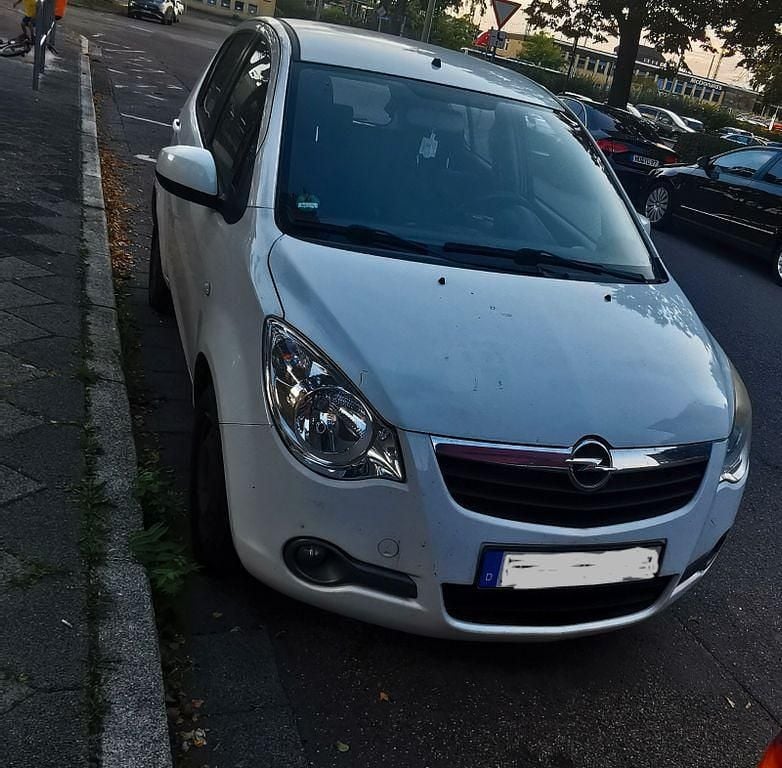 Gebraucht Opel Agila 68 PS (50 kW) 2012 Weiß Kleinwagen