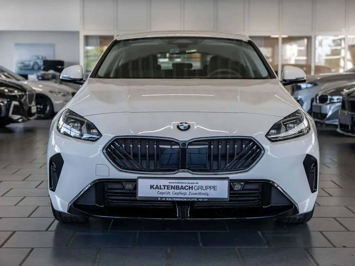 Gebraucht BMW 120 Sport Line 163 PS (119 kW) 2025 Alpinweiss iii Kleinwagen
