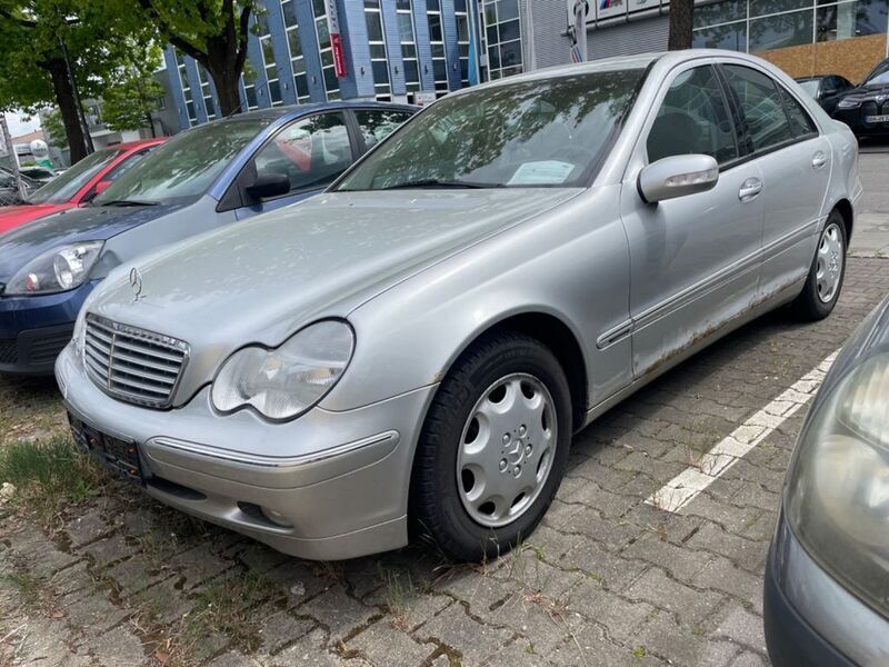 Silber Gebraucht 2001 Mercedes C180 Elegance Limousine | 2.200 € (Guter Preis) - Bild 1/4