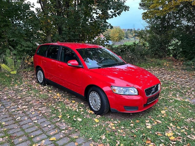 Gebraucht Volvo V50 106 PS (77 kW) 2009 Rot Kombi