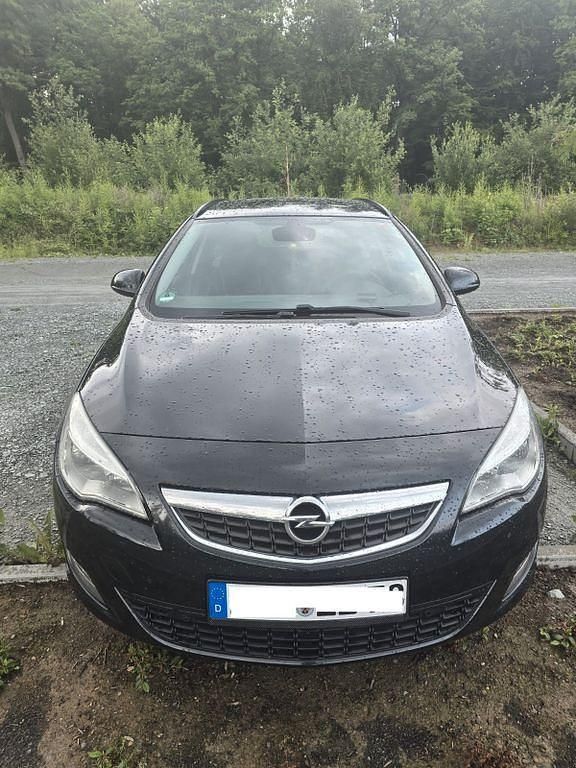 Schwarz Gebraucht 2011 Opel Astra Edition Kombi | 4.999 € (Teuer) - Bild 1/4