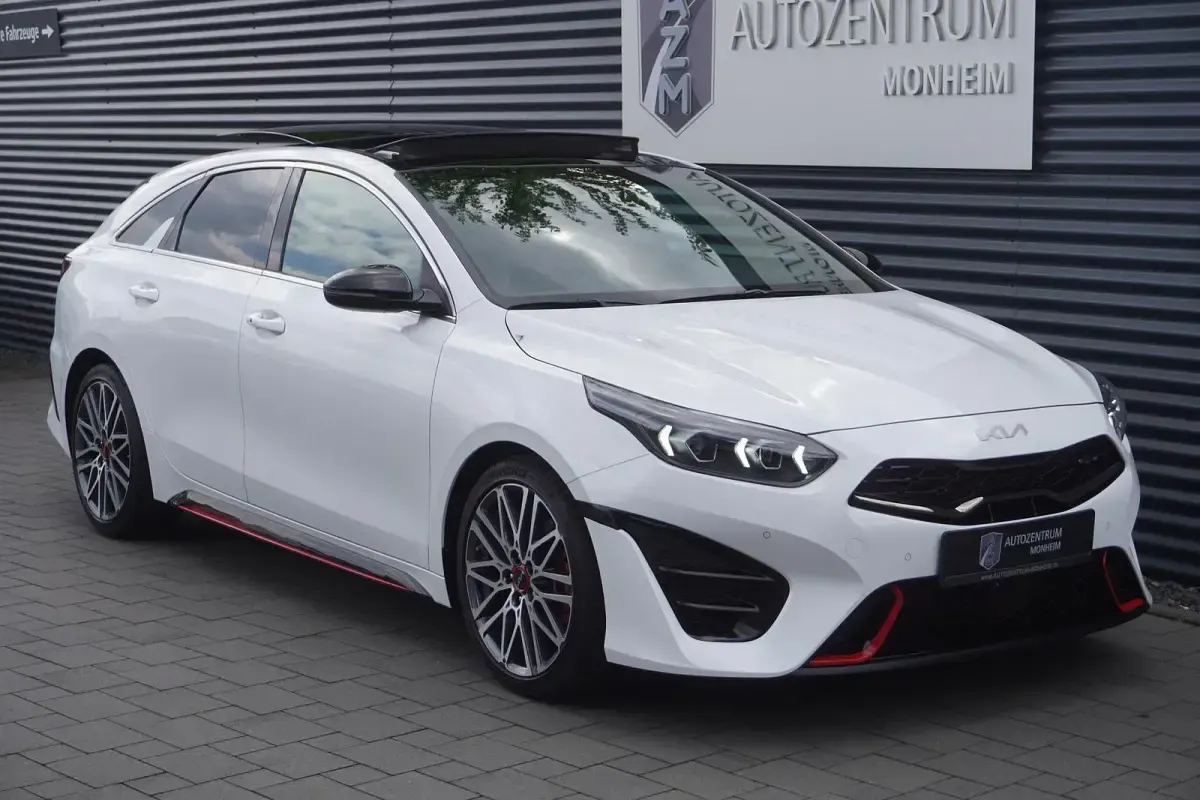 Gebraucht Kia ProCeed GT 204 PS (150 kW) 2022 Weiß (sonderlackierung deluxeweiß metallic) Kombi