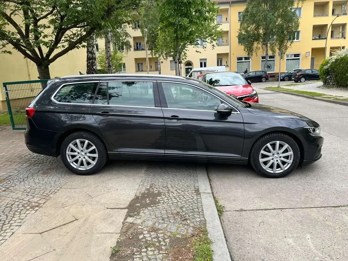 Usata VW Passat Conceptline 150 CV (110 kW) 2023 Grigio Station wagon