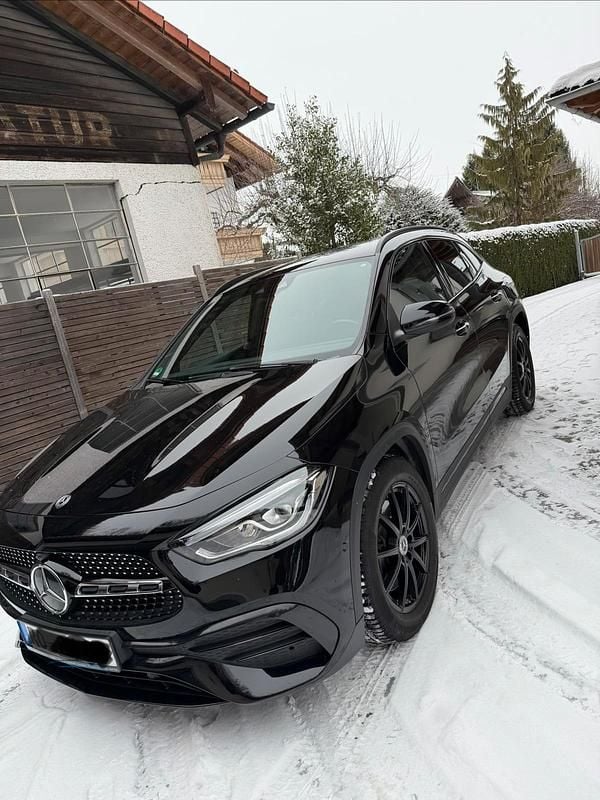 Schwarz Gebraucht 2020 Mercedes GLA250 AMG line SUV | 29.000 € (Superpreis) - Bild 1/4