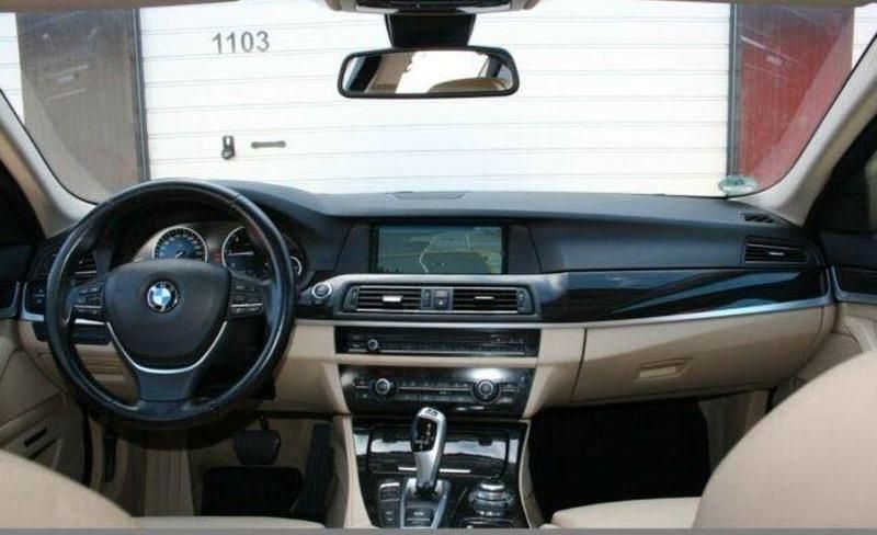 Gebraucht BMW 525 Sport Line 218 PS (160 kW) 2012 Blau Limousine