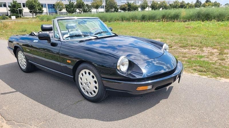 Schwarz Gebraucht 1992 Alfa Romeo Spider Cabrio | 15.800 € - Bild 1/4
