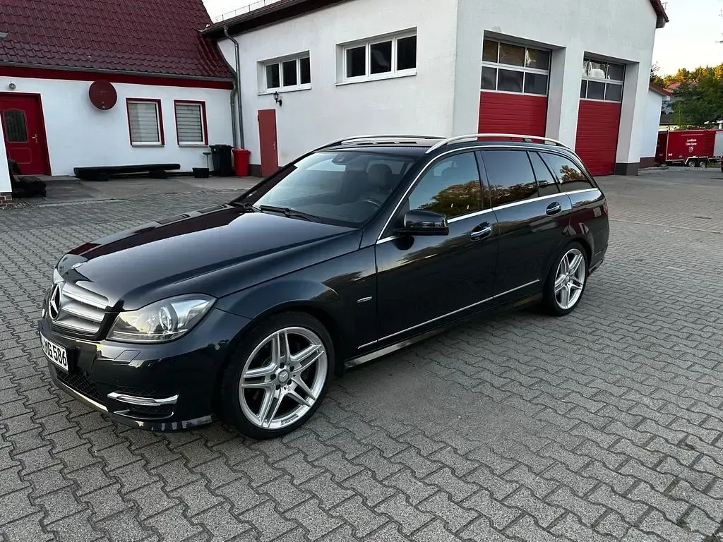 Gebraucht Mercedes C350 Avantgarde 306 PS (225 kW) 2011 Schwarz Limousine