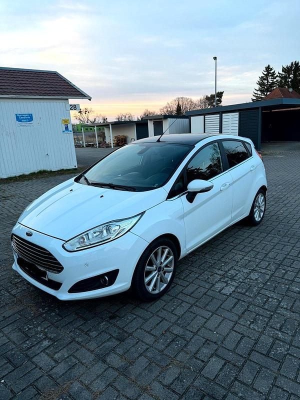 Second-hand Ford Fiesta Titanium 101 CP (74 kW) 2017 Alb Hatchback