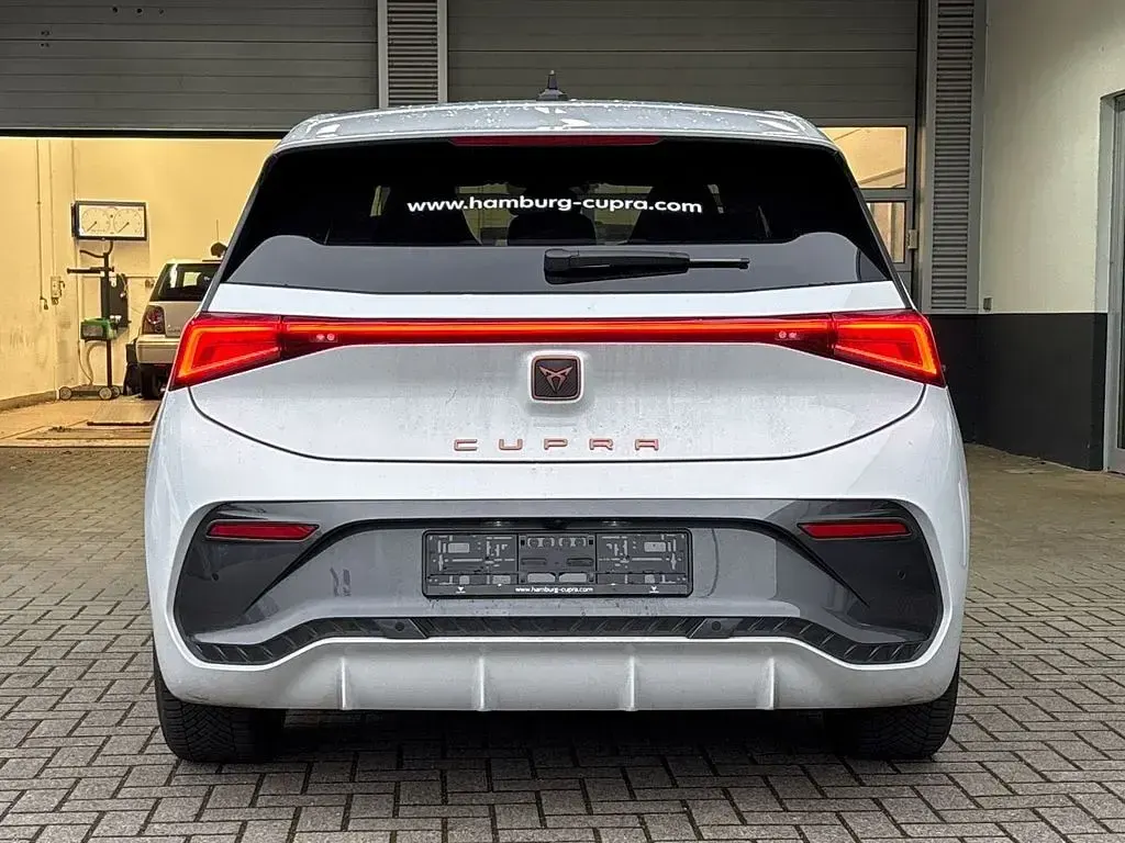 Second-hand Cupra Born 169 kW (231 CP) 2025 Alb Hatchback