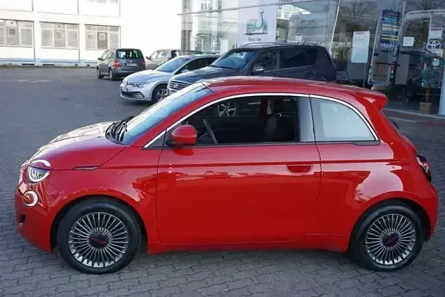 Gebraucht Fiat 500e Red 86 kW (118 PS) 2022 Rot Limousine