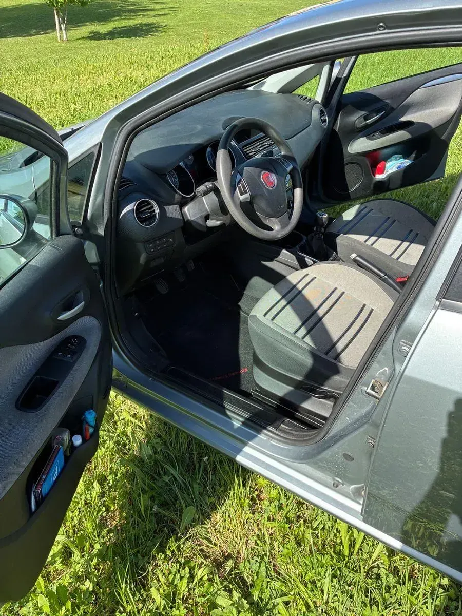 Gebraucht Fiat Grande Punto 65 PS (47 kW) 2010 Grau Kleinwagen