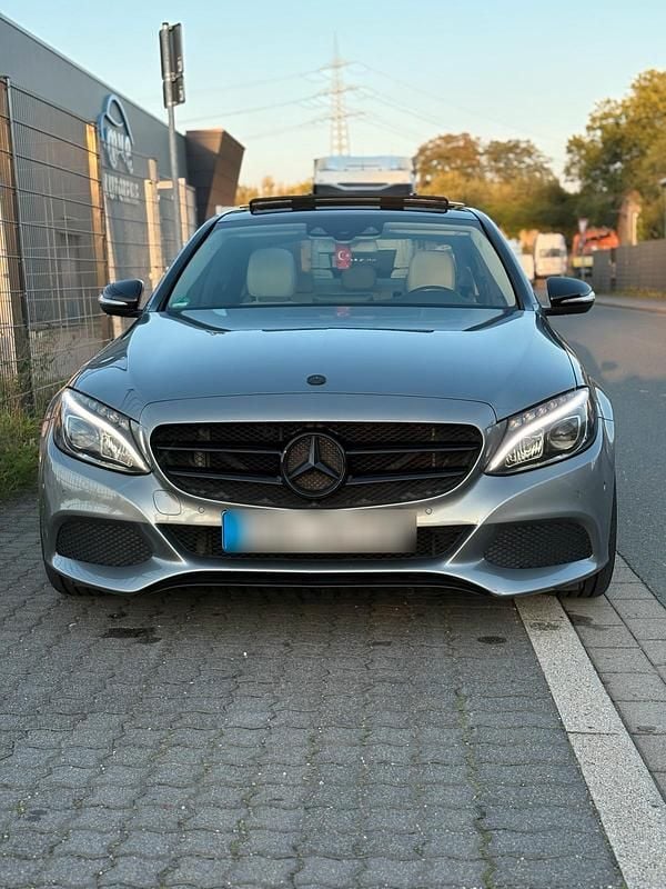 Grau Gebraucht 2015 Mercedes C250 Limousine | 19.799 € (Etwas zu teuer) - Bild 1/4