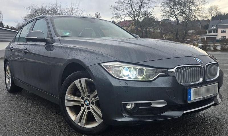 Gebraucht BMW 320 Luxury Line 184 PS (135 kW) 2012 Grau Limousine