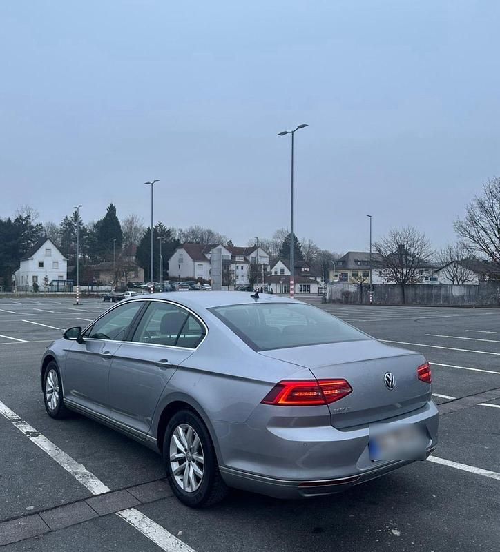 Gebraucht VW Passat Highline 120 PS (88 kW) 2019 Grau Limousine