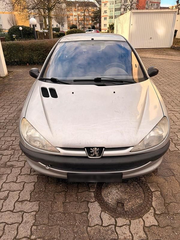 Gebraucht Peugeot 206 90 PS (66 kW) 2002 Silber Kleinwagen