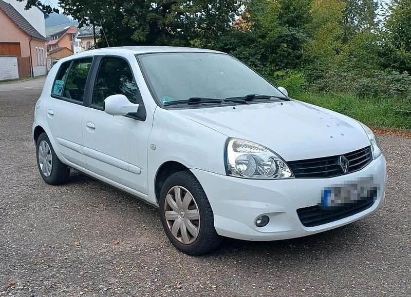 Weiß Gebraucht 2010 Renault Clio II Kleinwagen | 950 € (Superpreis) - Bild 1/4