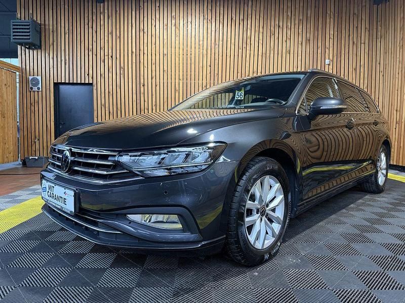 Gebraucht VW Passat 150 PS (110 kW) 2023 Grau Kombi