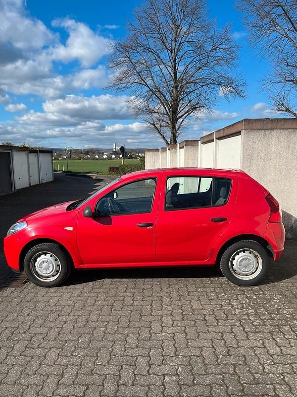 Gebraucht Dacia Sandero Basis 75 PS (55 kW) 2009 Rot Kleinwagen