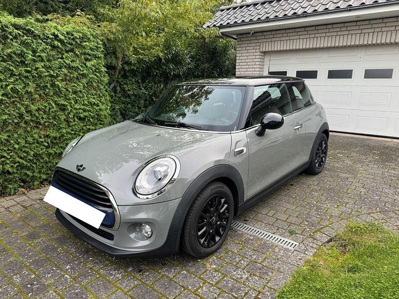 Grau Gebraucht 2017 Mini Cooper D Kleinwagen | 16.400 € (Etwas zu teuer) - Bild 1/4
