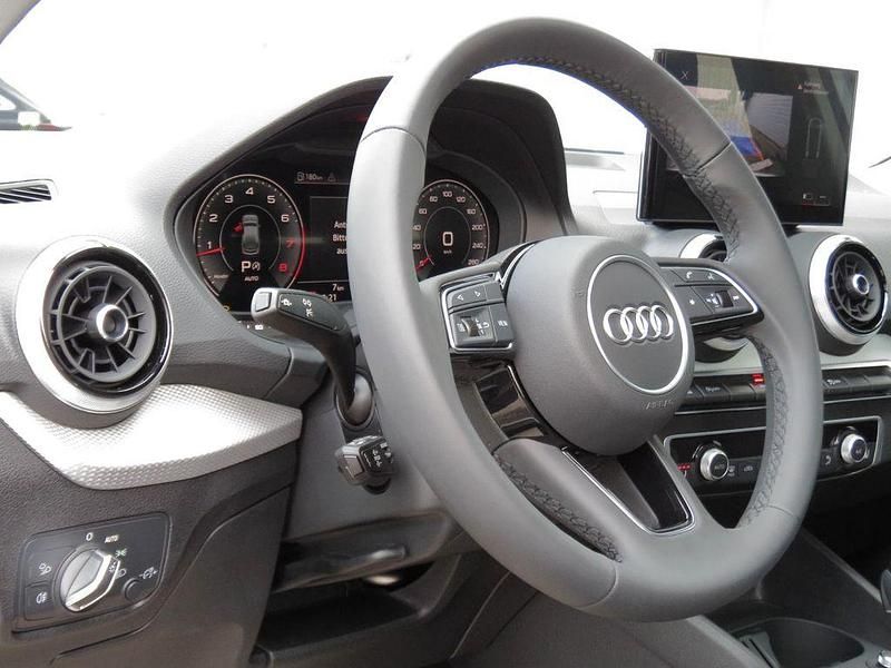 Neu Audi Q2 S-Line 150 PS (110 kW) 2025 Schwarz SUV