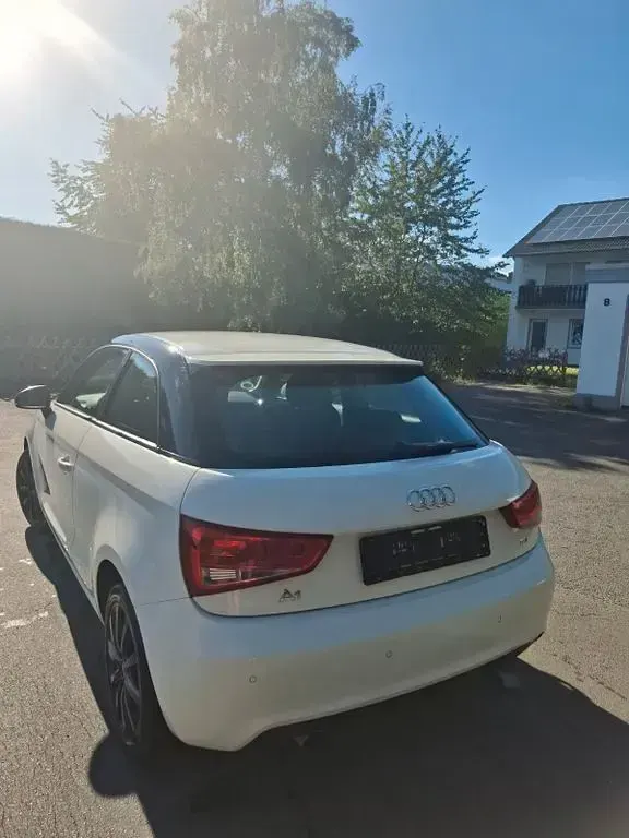 Gebraucht Audi A1 Ambition 90 PS (66 kW) 2014 Weiß Kleinwagen
