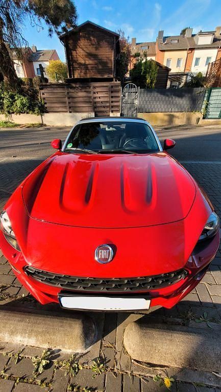 Rot Gebraucht 2018 Fiat 124 Spider Lusso Cabrio | 20.400 € (Fairer Preis) - Bild 1/4