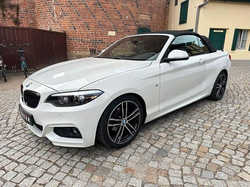 Weiß Gebraucht 2017 BMW 218 M Sport Cabrio | 15.380 € (Superpreis) - Bild 1/4