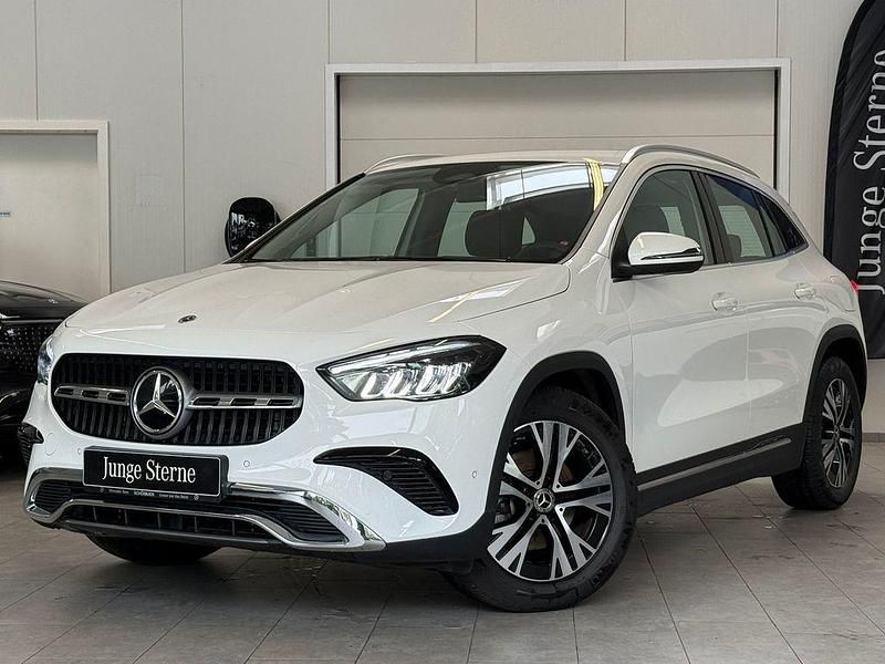 Unilack polarweiß Gebraucht 2024 Mercedes GLA180 Progressive SUV | 35.390 € (Fairer Preis) - Bild 1/4