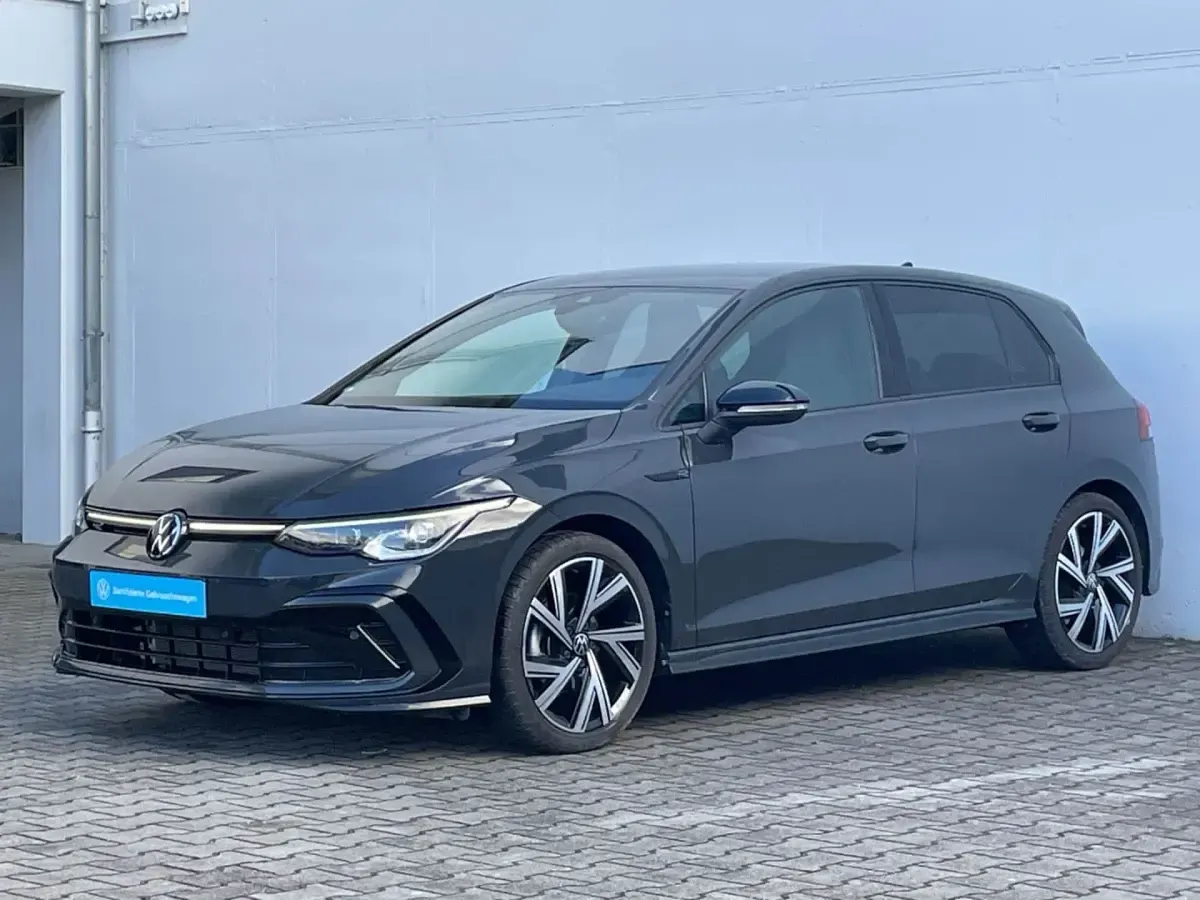 Gebraucht VW Golf VIII R-line 150 PS (110 kW) 2024 Delfingrau metallic Limousine