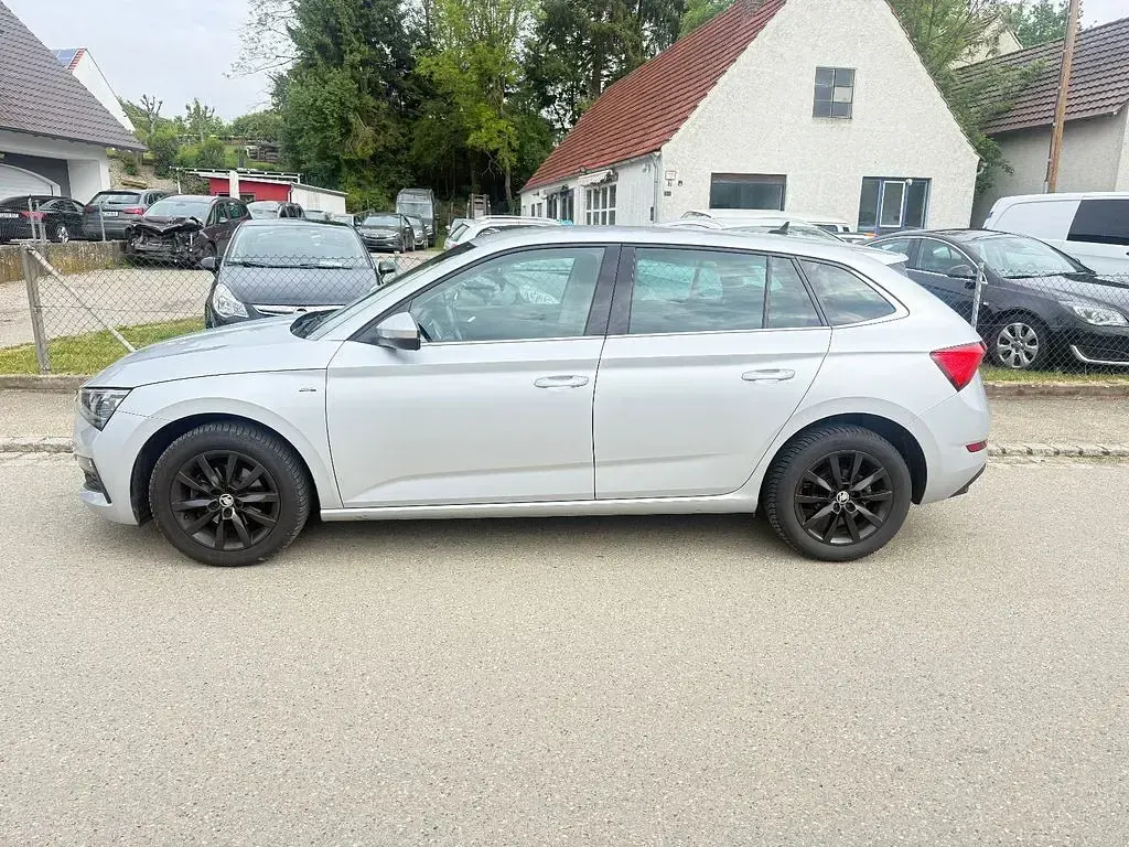 Gebraucht Skoda Scala Drive 150 PS (110 kW) 2020 Stribrna brilliant/ brilliants Kleinwagen