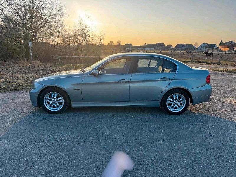 Gebraucht BMW 325 218 PS (160 kW) 2005 Grau Limousine
