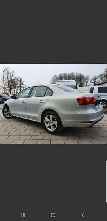Silber Gebraucht 2012 VW Jetta Comfortline Limousine | 5.749 € (Guter Preis) - Bild 1/4