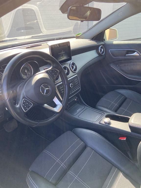 Gebraucht Mercedes GLA220 177 PS (130 kW) 2015 Weiß SUV