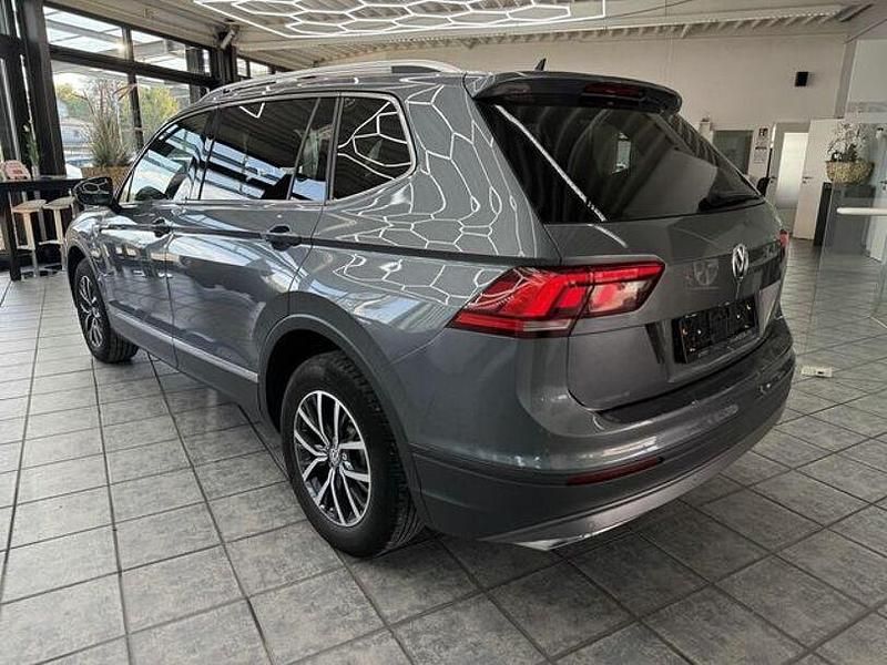 Gebraucht VW Tiguan Allspace Comfortline 150 PS (110 kW) 2018 Platinum grey metallic SUV