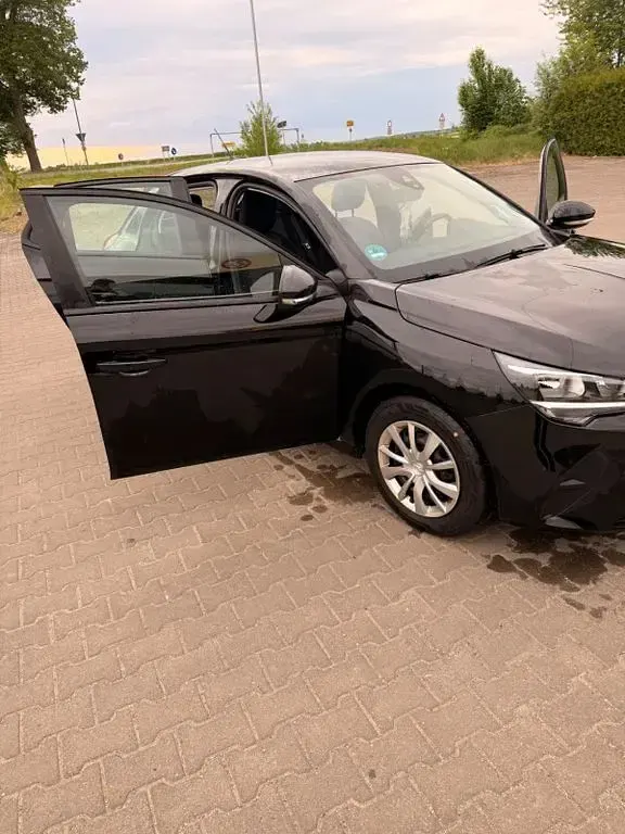 Używany Opel Corsa 75 KM (55 kW) 2022 Czarny Hatchback