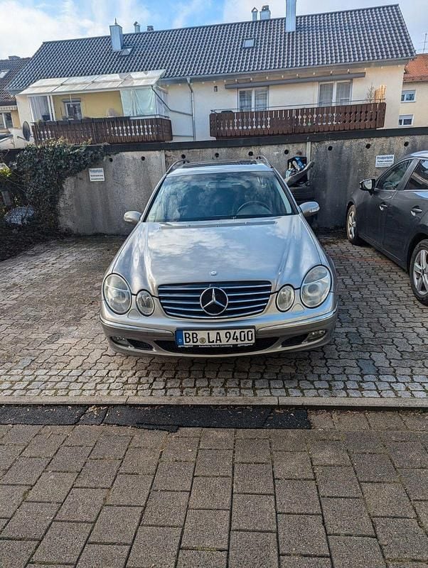 Silber Gebraucht 2004 Mercedes E220 Elegance Kombi | 2.300 € (Guter Preis) - Bild 1/4